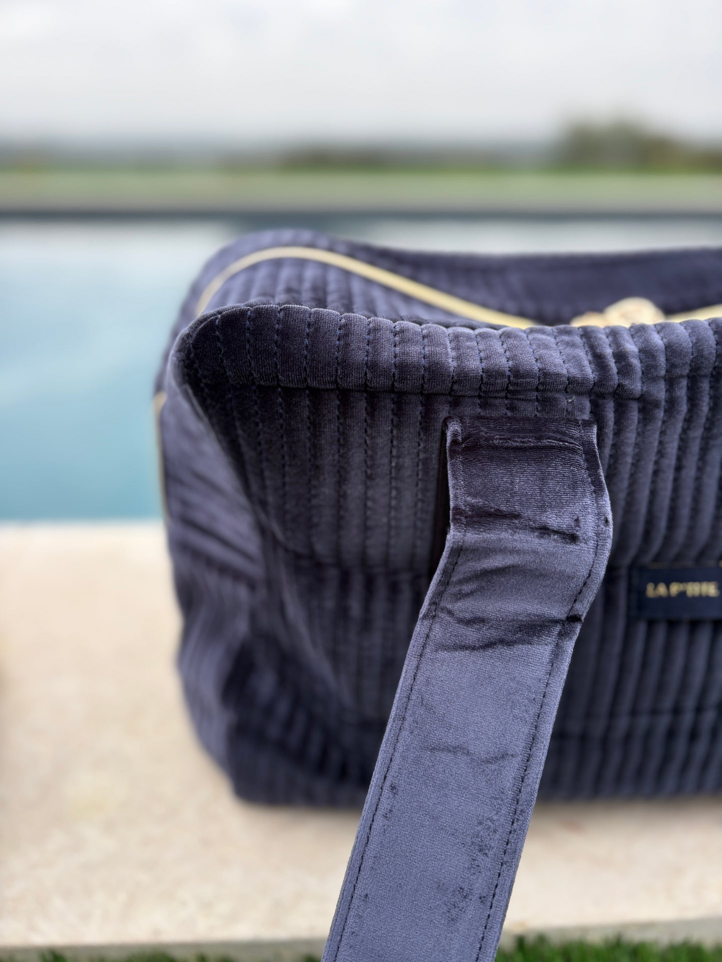 Sac week-end de voyage polochon velours matelassé bleu marine