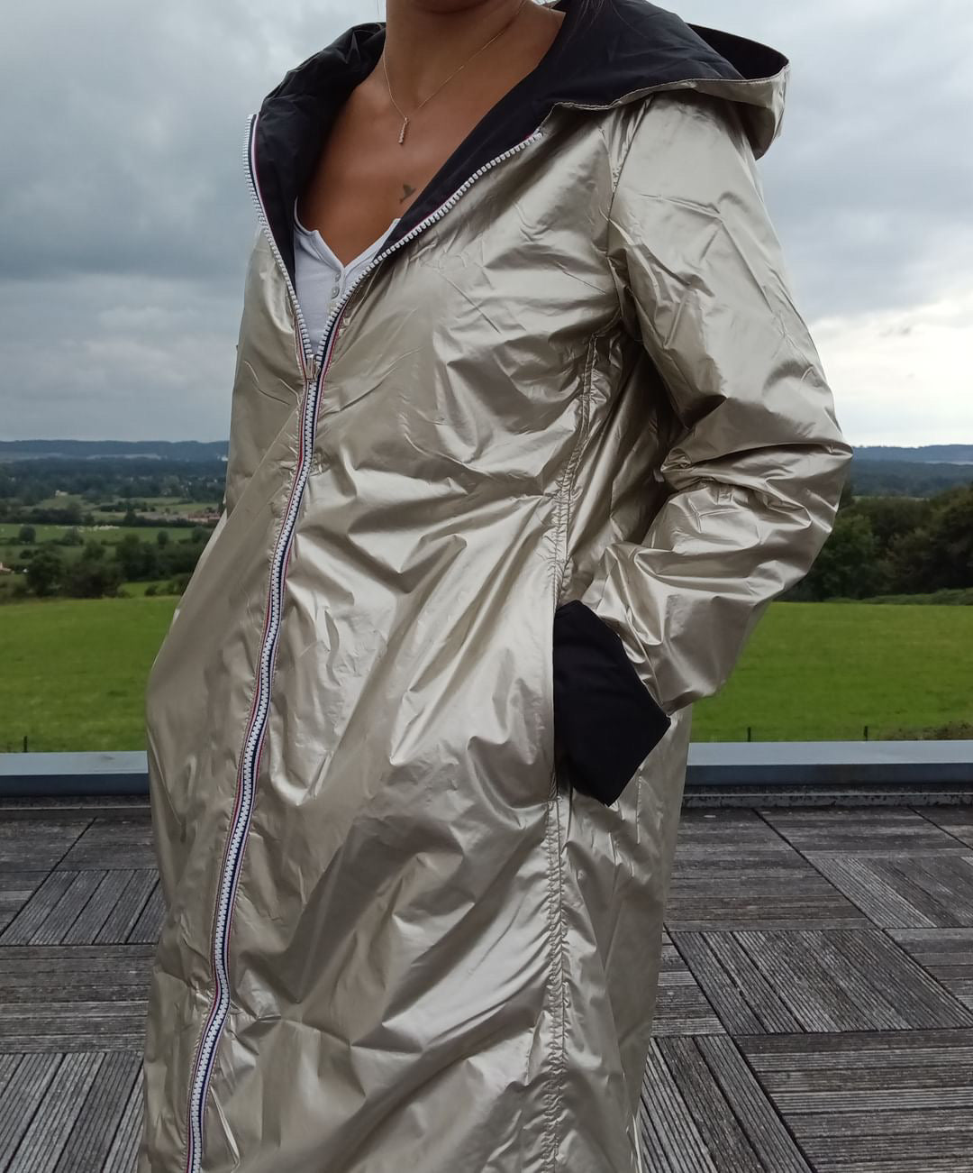 Laura Jo - Imperméable réversible long mi-saison garnissage ouate couleur noir / doré - Curvy