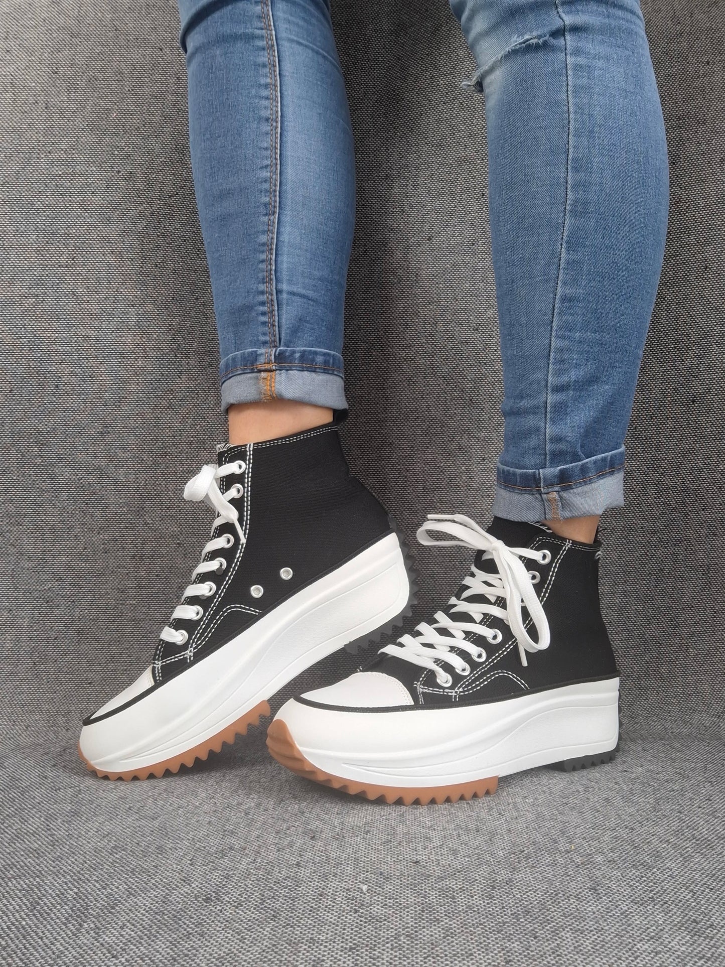 Chaussures baskets haute plate-forme toile noir et blanc