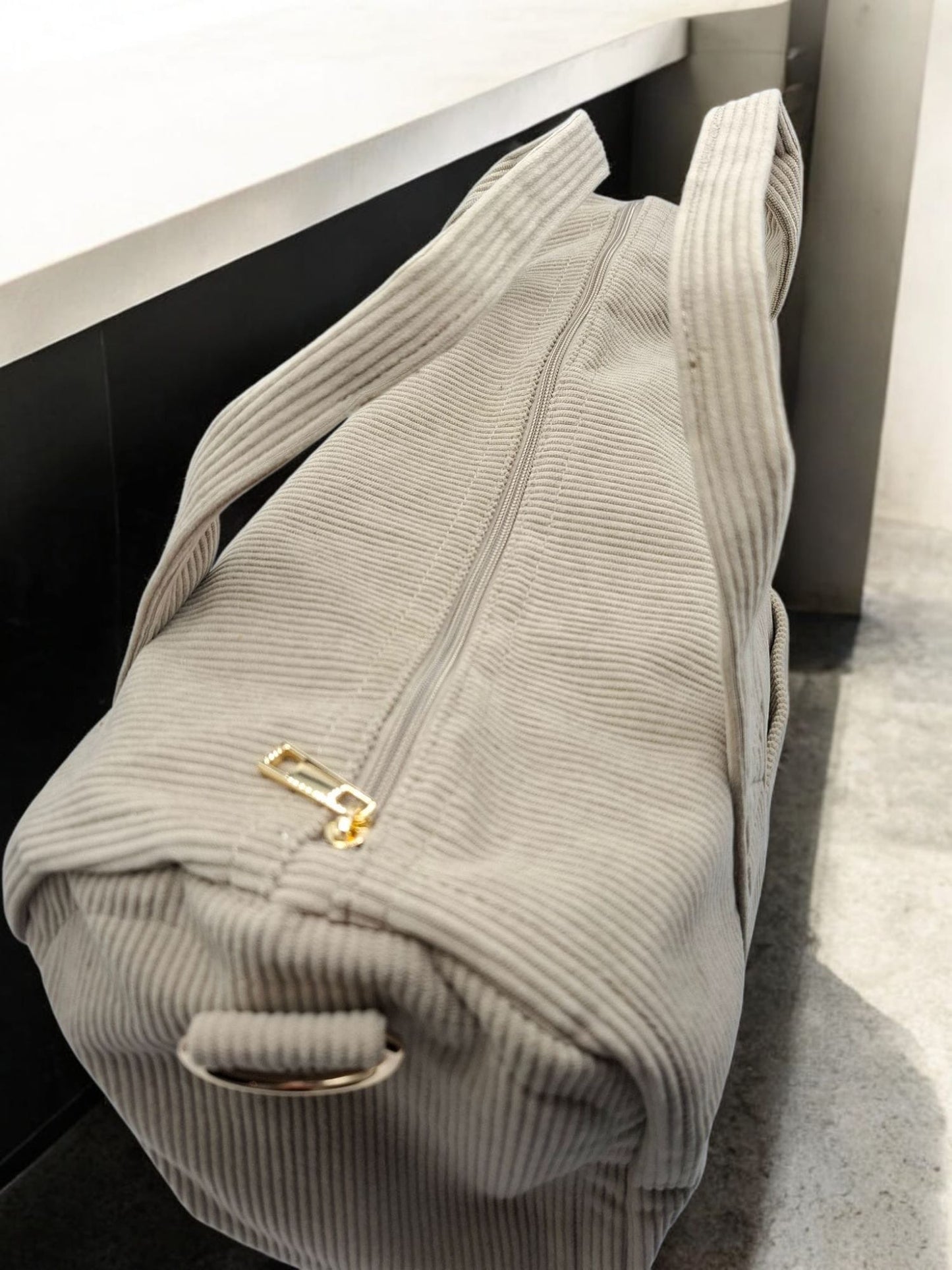 Sac week-end polochon beige effet velours cotelé avec sangle unie