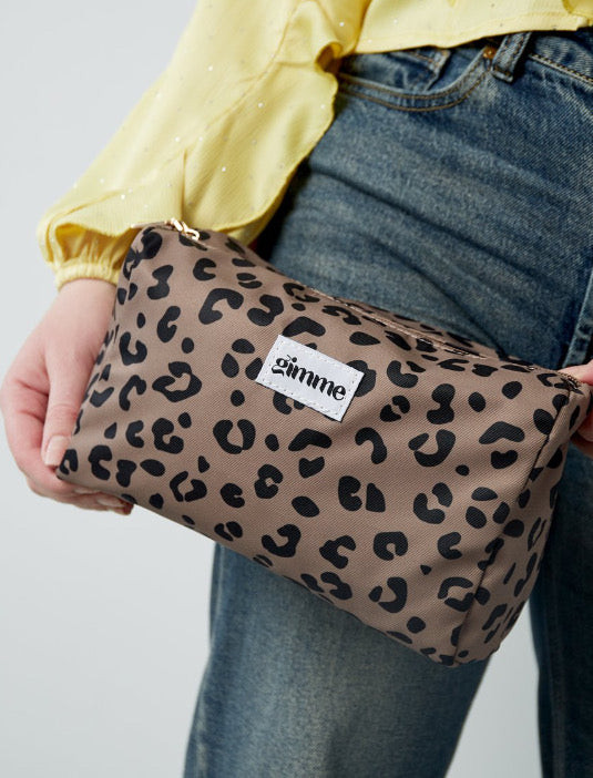Pochette trousse en tissu imperméable marron motif léopard