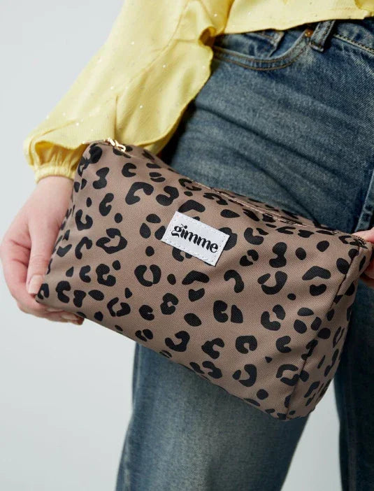Pochette trousse en tissu imperméable marron motif léopard