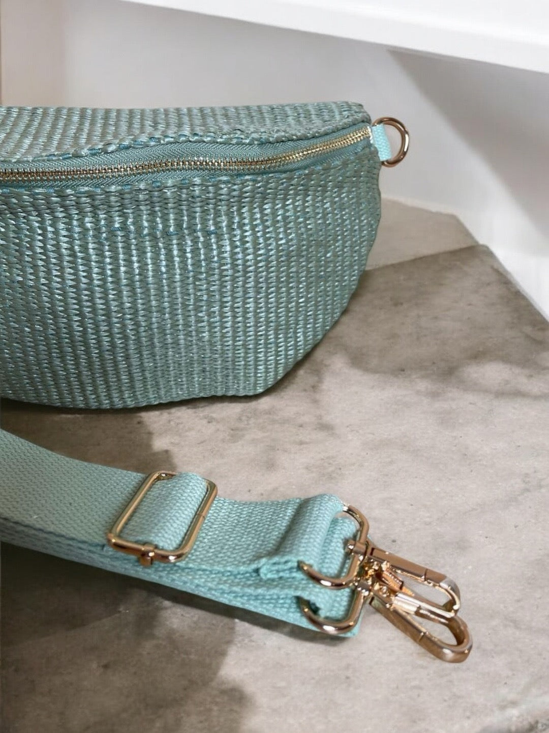 Sac banane Jade & Clarisse effet tressé couleur Vert d’eau