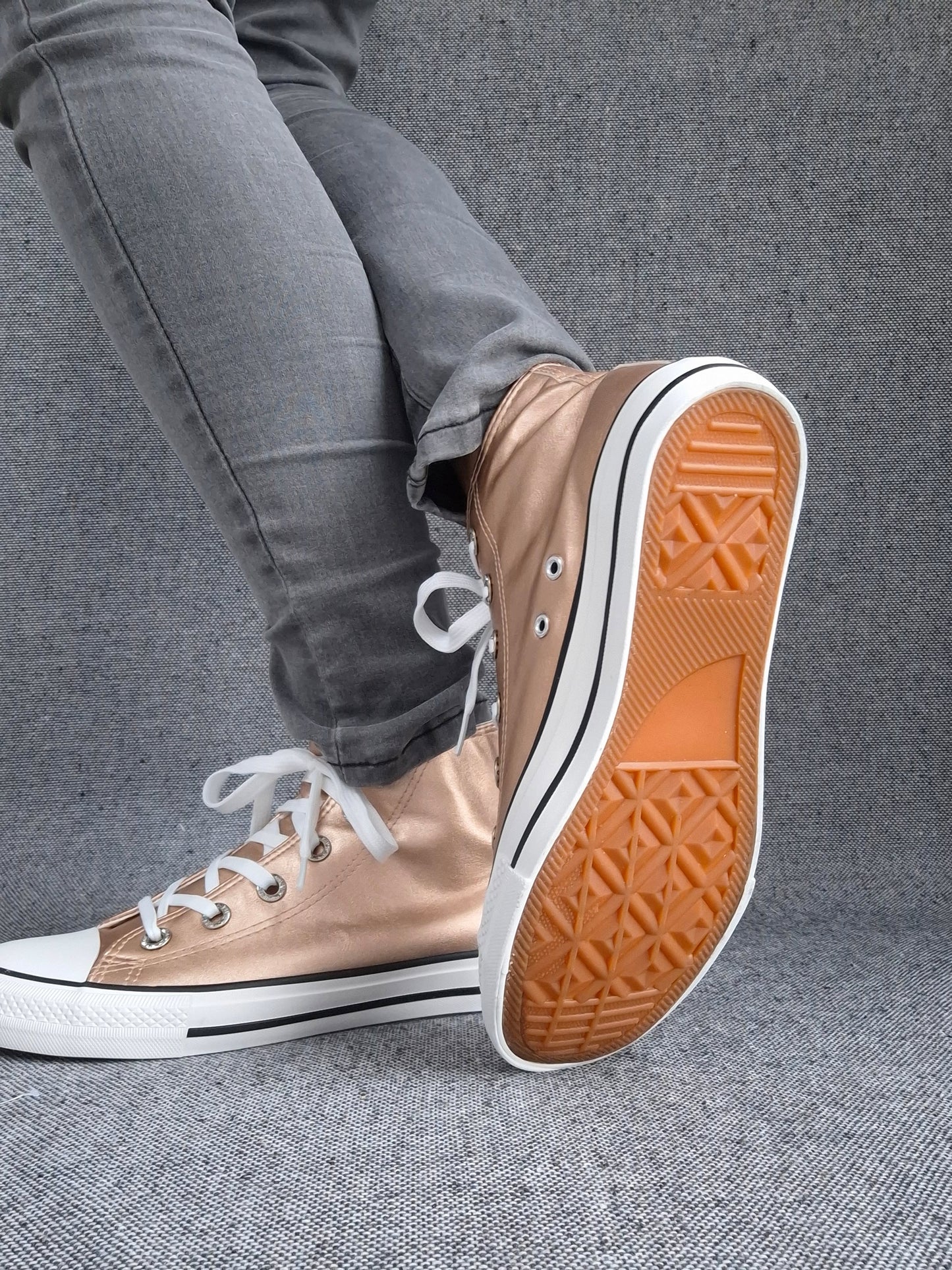 Chaussures baskets hautes cuivre champagne et blanche style converse