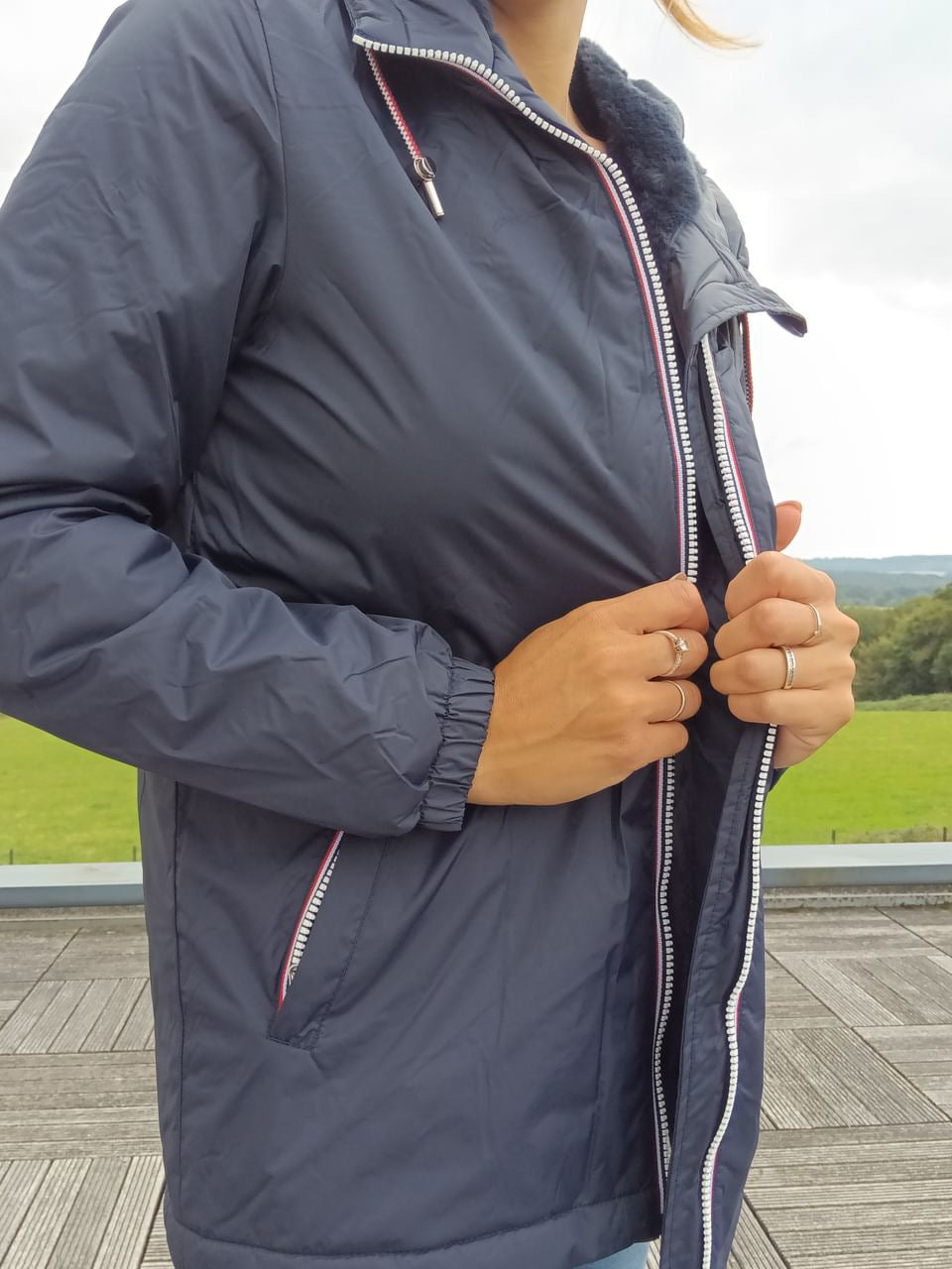 Laura Jo - Imperméable mi long doublé en fausse fourrure cordon tricolore couleur bleu marine