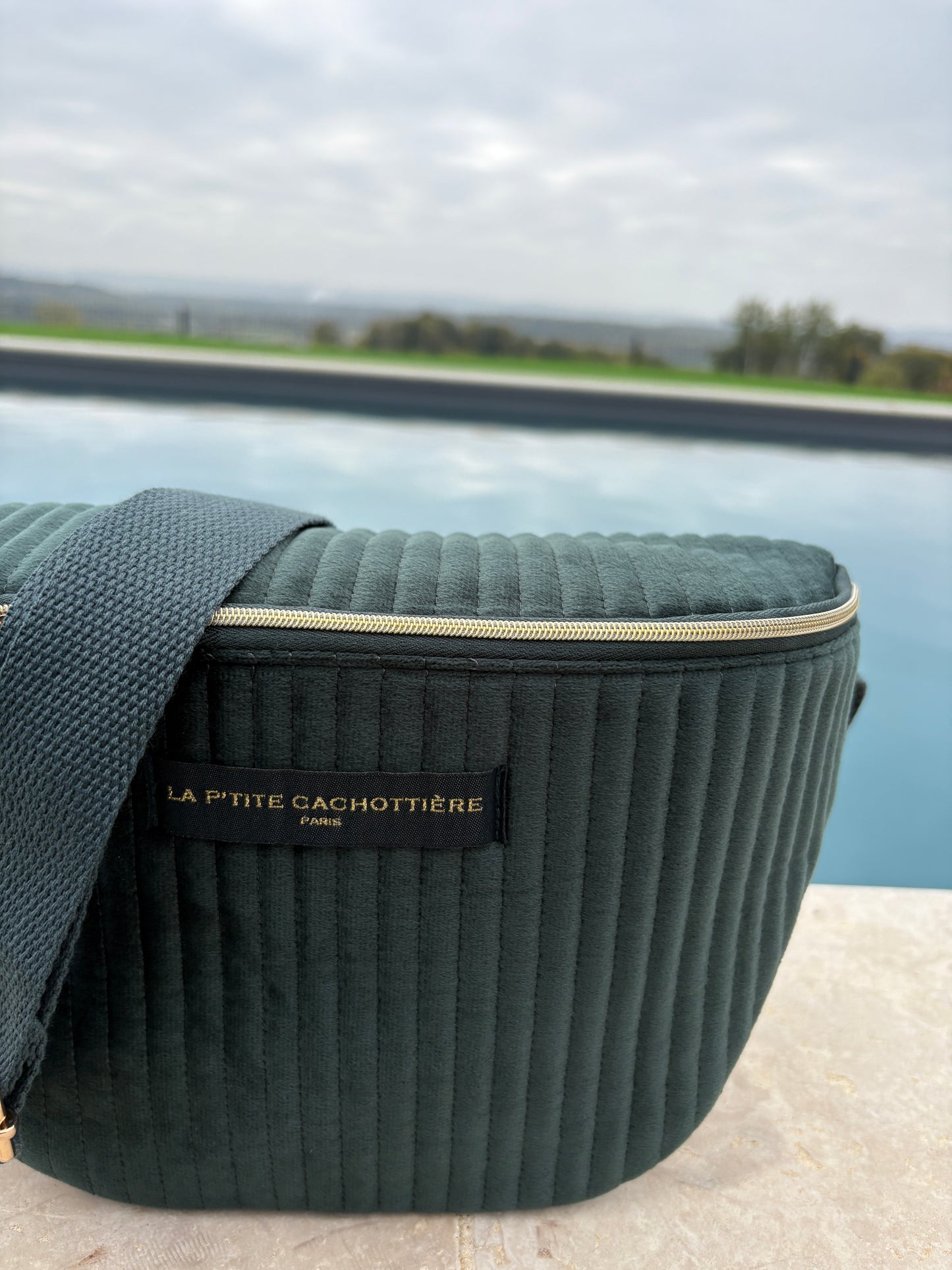 Sac banane en velours côtelé kaki “La P’tite cachottière”