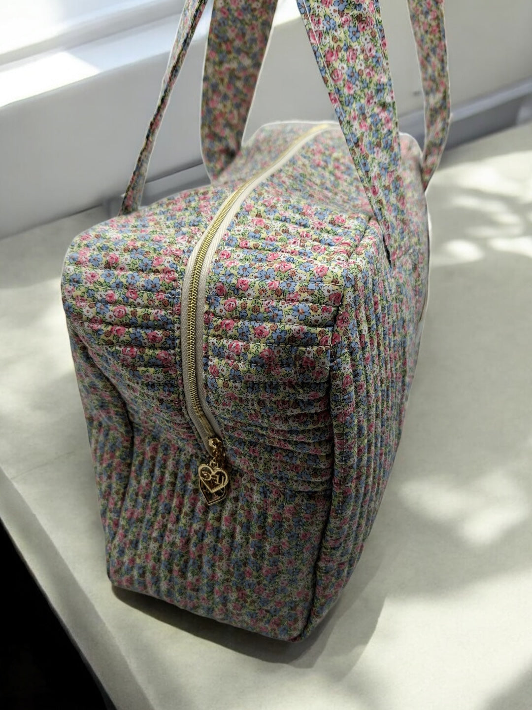 Sac week-end polochon en coton matelassé multicolore liberty fleuri rose bleu et blanc