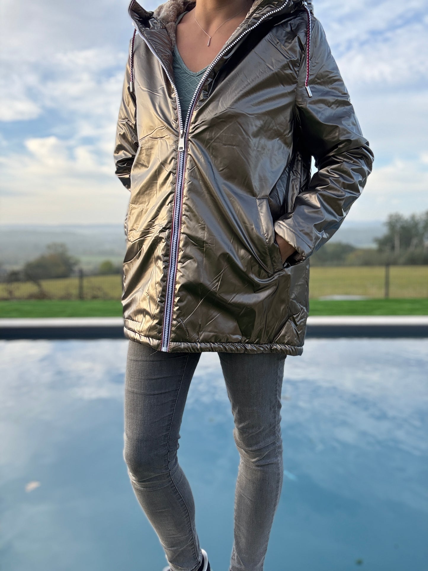 Manteau imperméable mi long fourré en fausse fourrure gold bronze - Curvy