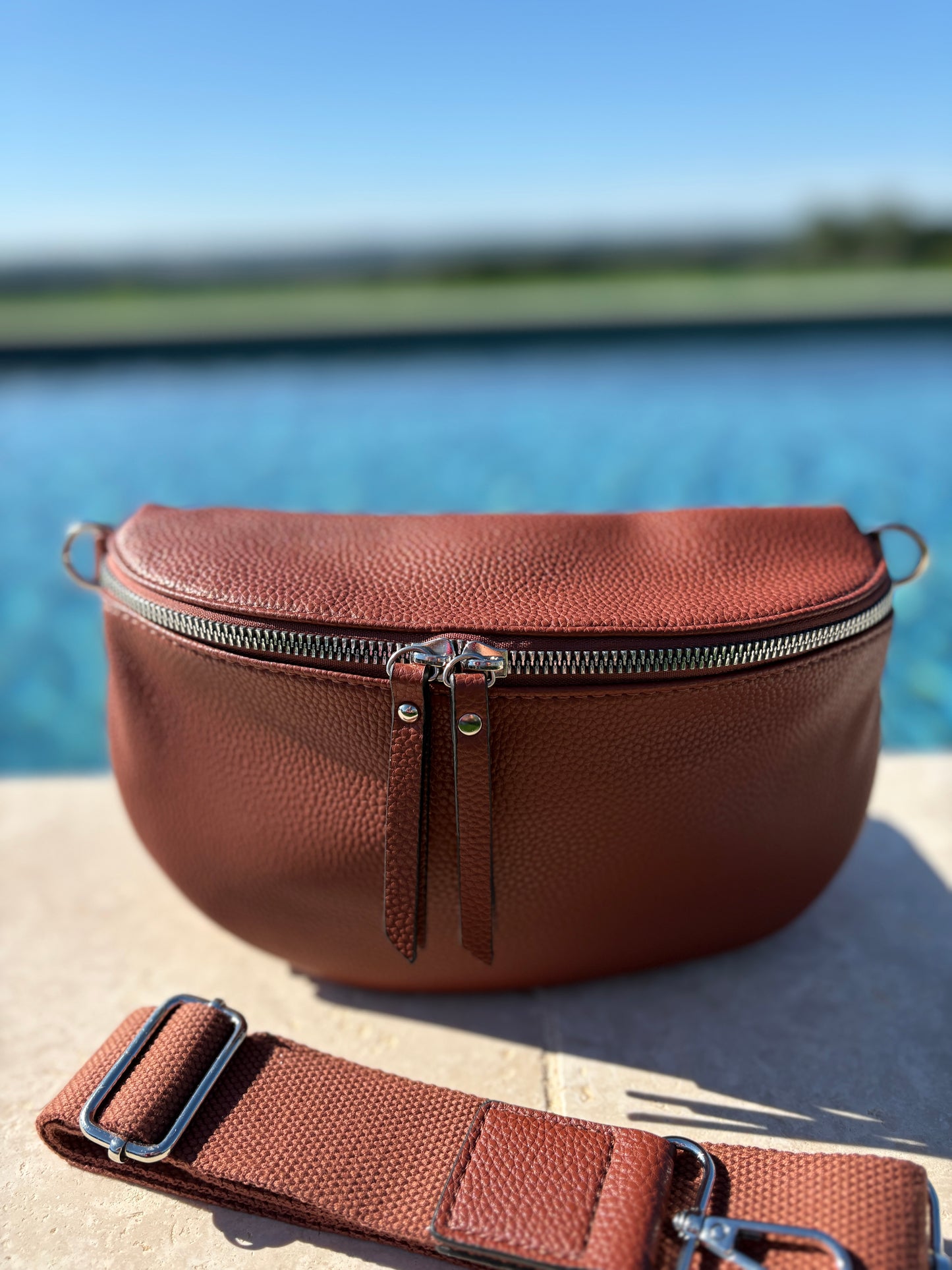 Sac banane simili cuir marron double fermeture