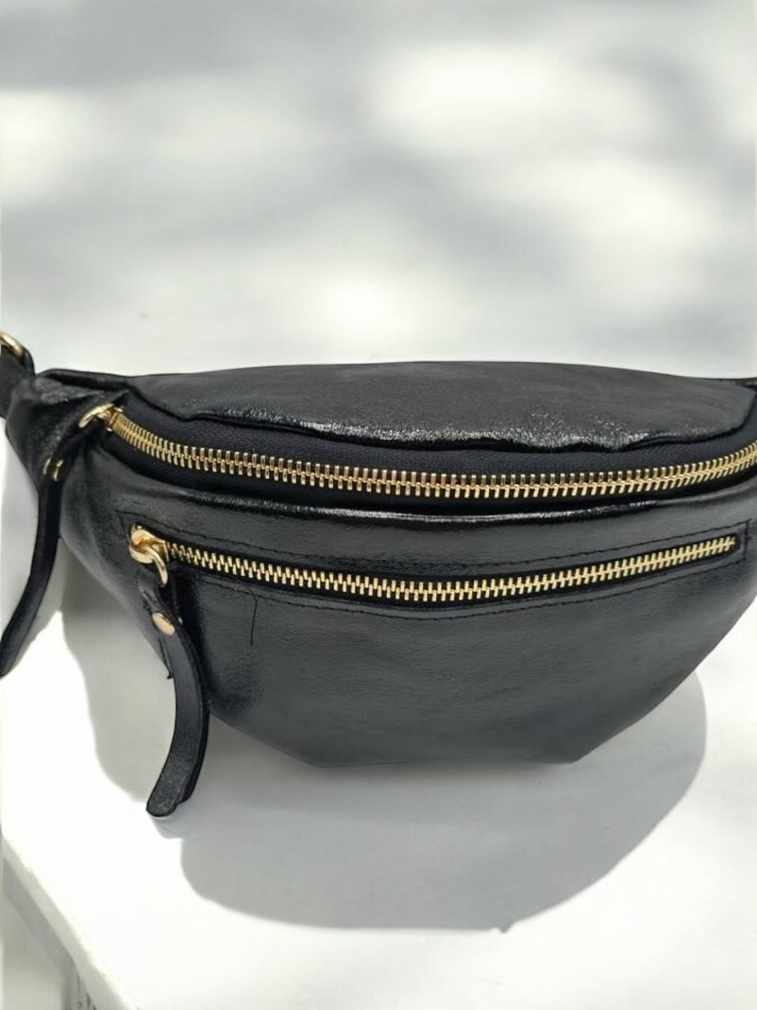 Sac banane en cuir irisé noir 2 poches