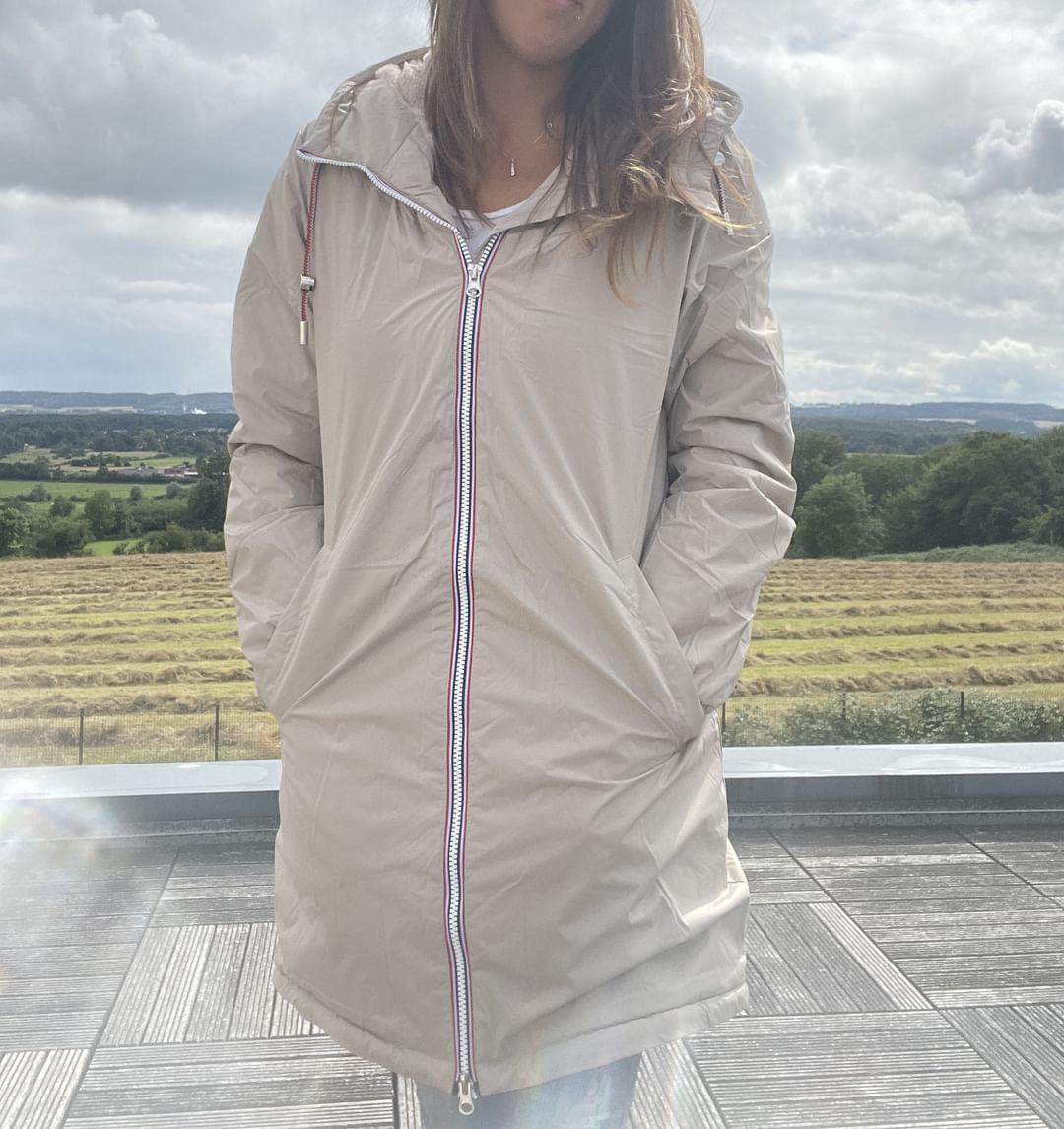 Laura Jo - Imperméable long doublé en fausse fourrure cordon tricolore couleur beige