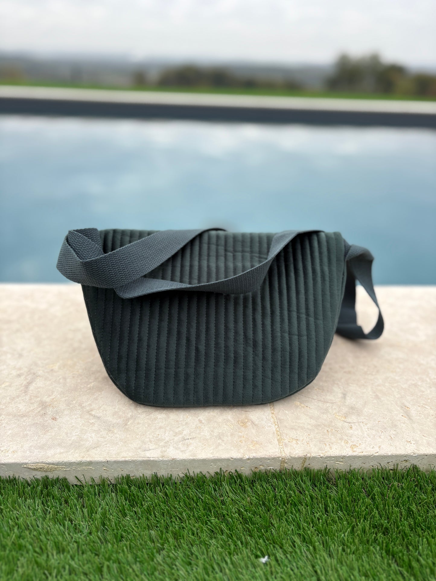 Sac banane en velours côtelé kaki “La P’tite cachottière”