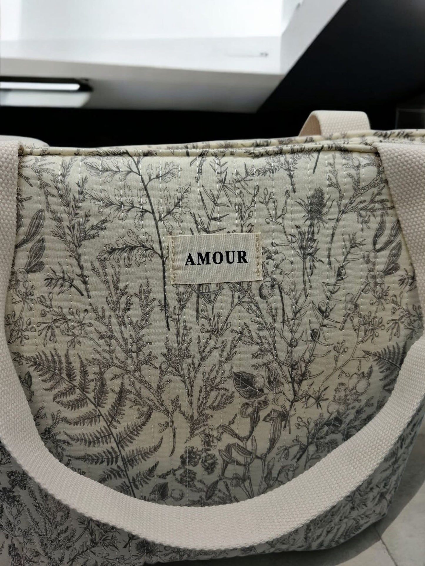 Sac cabas porté épaule blanc en coton liberty fleuri noir et creme