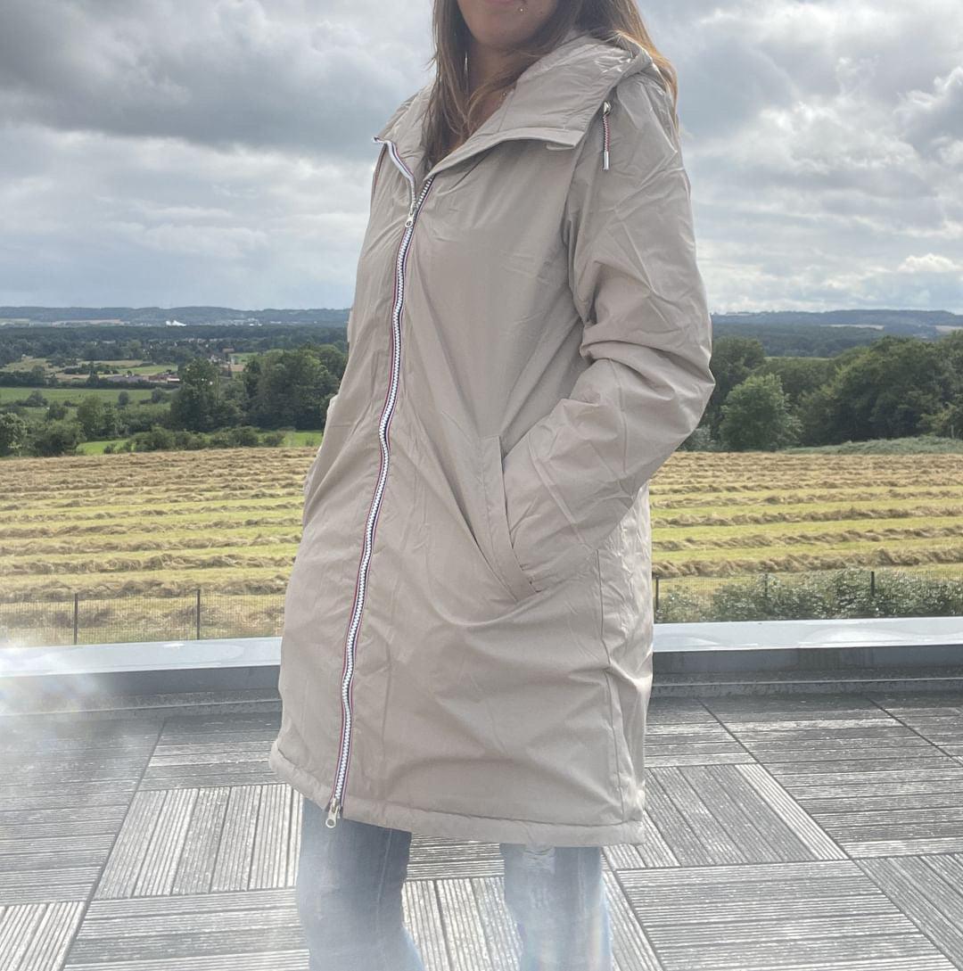 Laura Jo - Imperméable long doublé en fausse fourrure cordon tricolore couleur beige