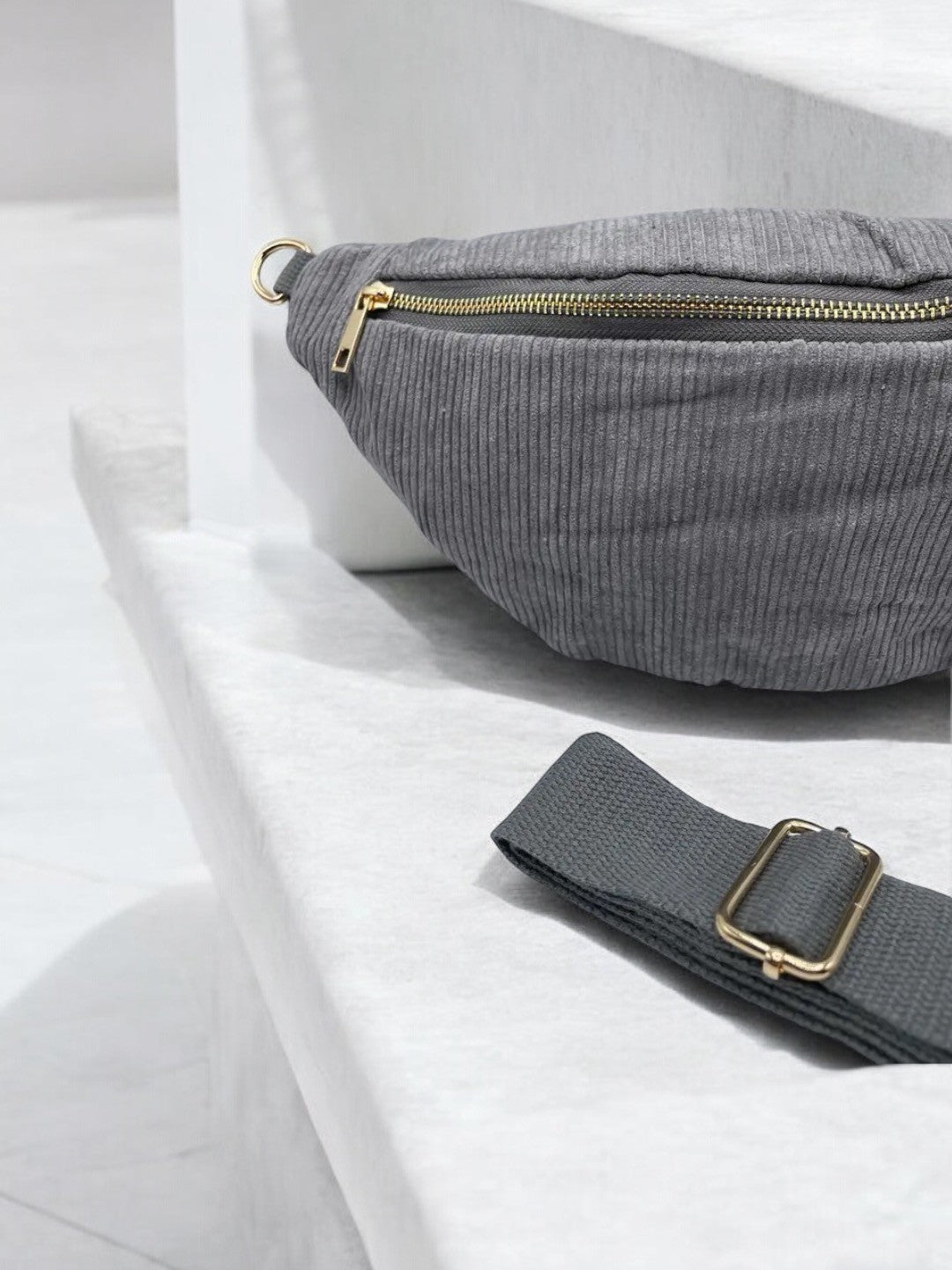Sac banane velours cotelé gris