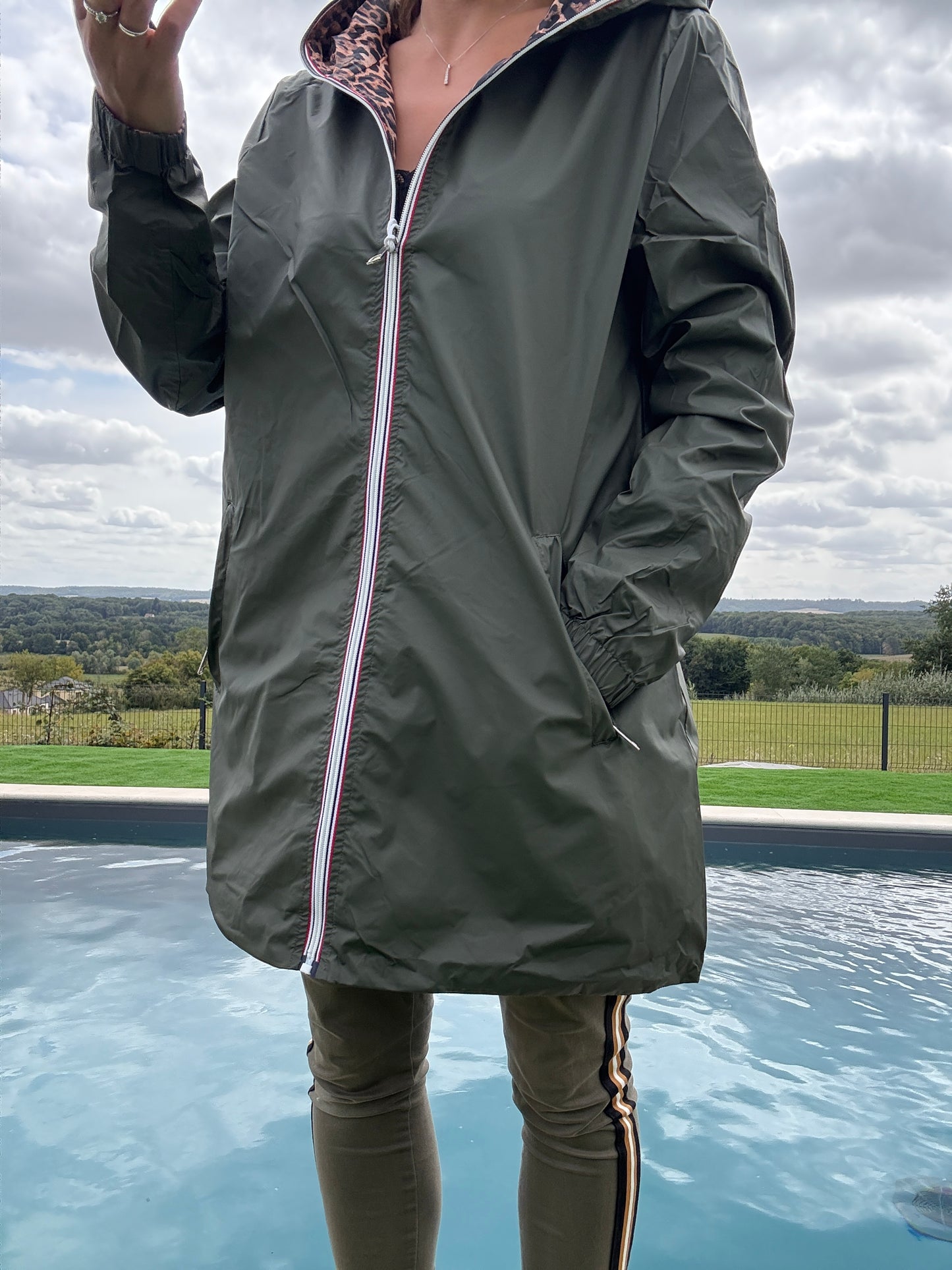 New Lolo - Imperméable réversible long sans garnissage ouate couleur kaki/léopard - Curvy