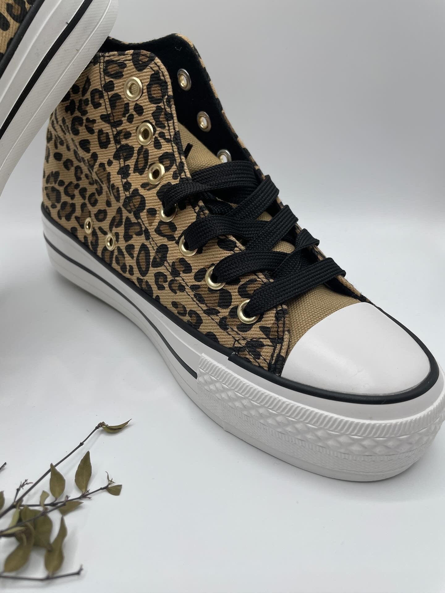 Chaussures baskets hautes léopard marron noir style converse