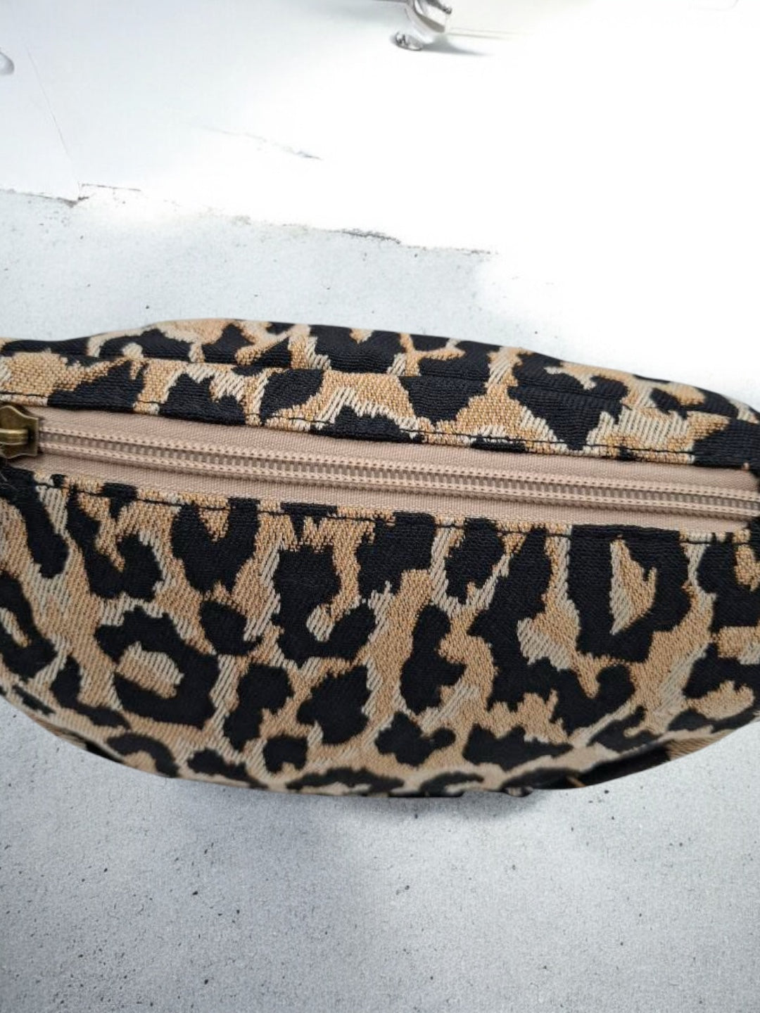 Sac banane en tissu à motif léopard camel 2 poches
