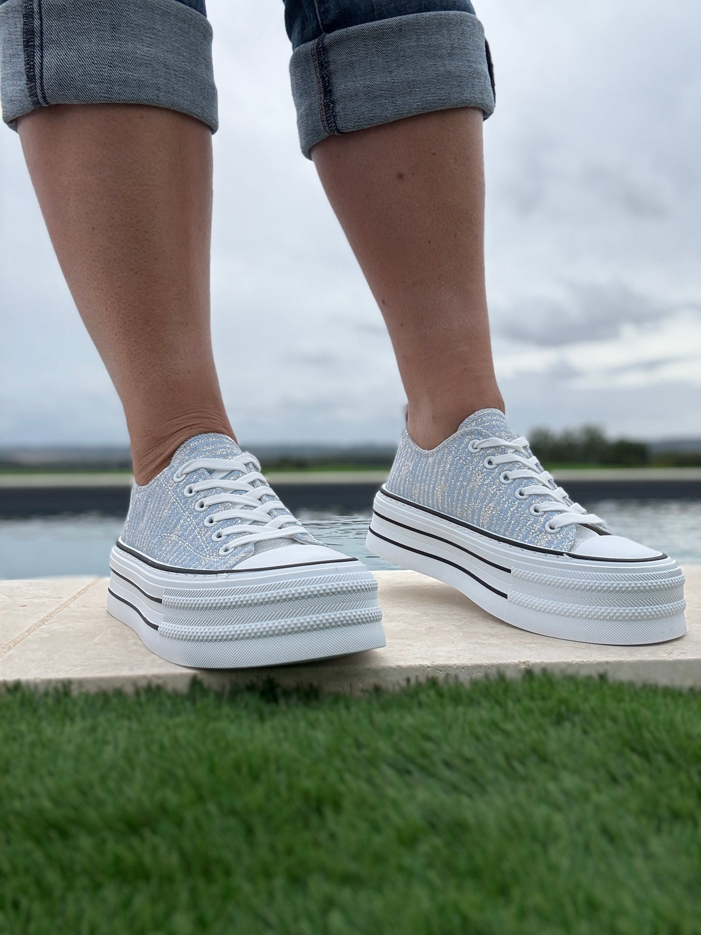 Chaussures baskets à rayures brillantes bleu semelle compensée style converse