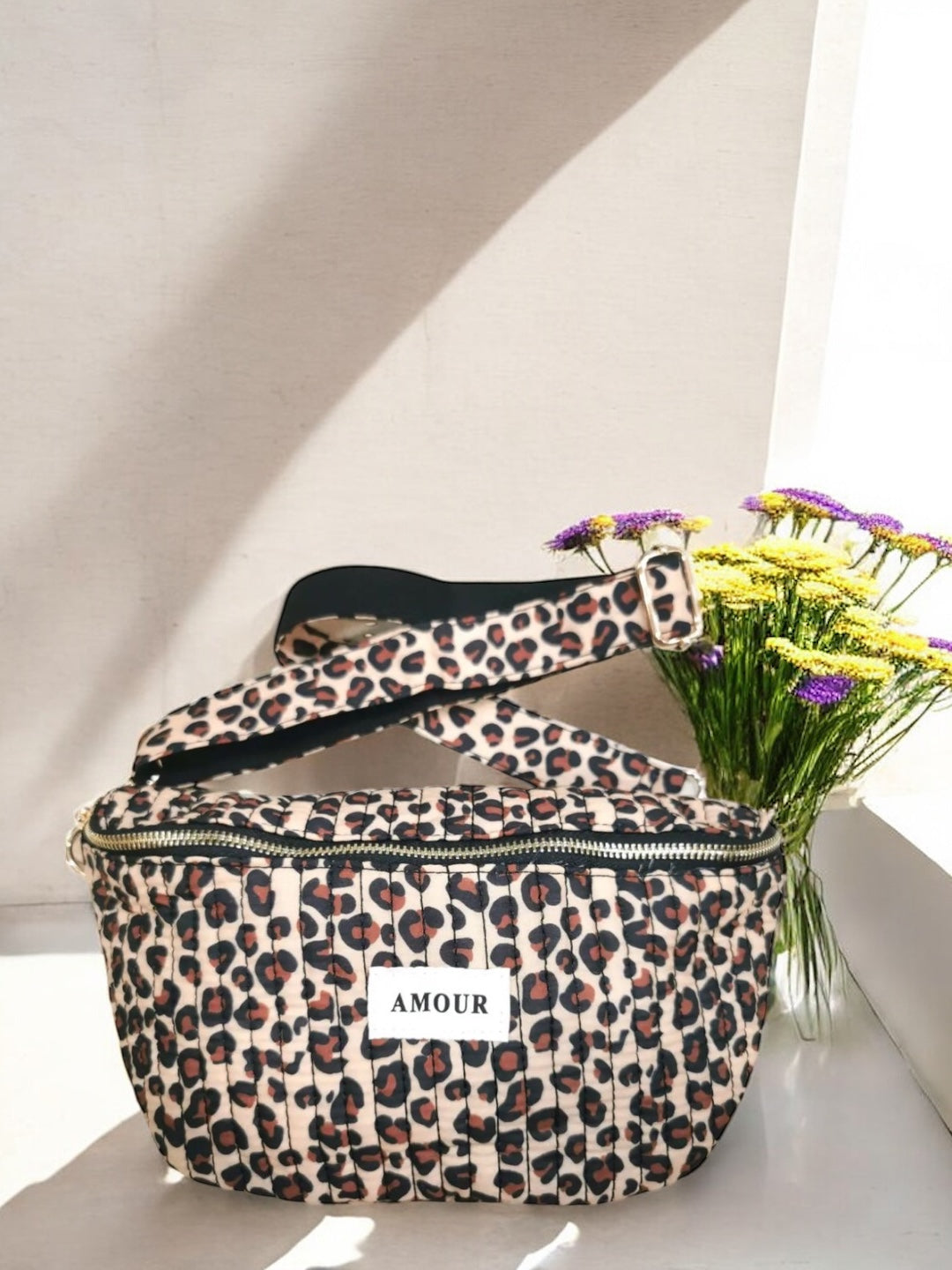 Sac banane tissu coton matelassé imprimé léopard beige marron