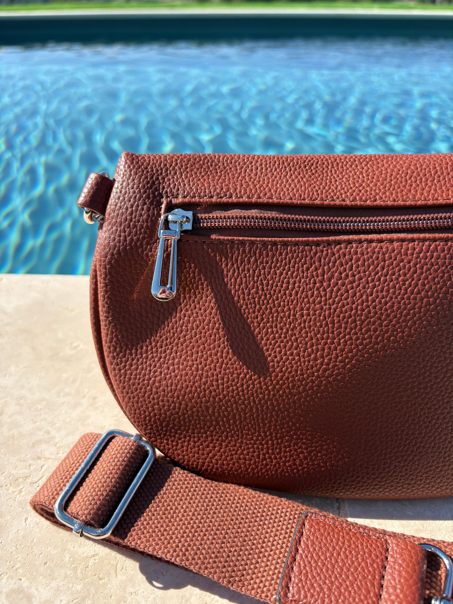 Sac banane simili cuir marron double fermeture