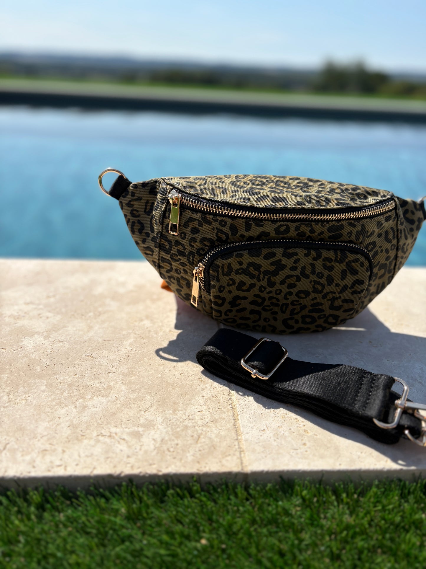 Sac banane en tissu imprimé léopard kaki 2 poches