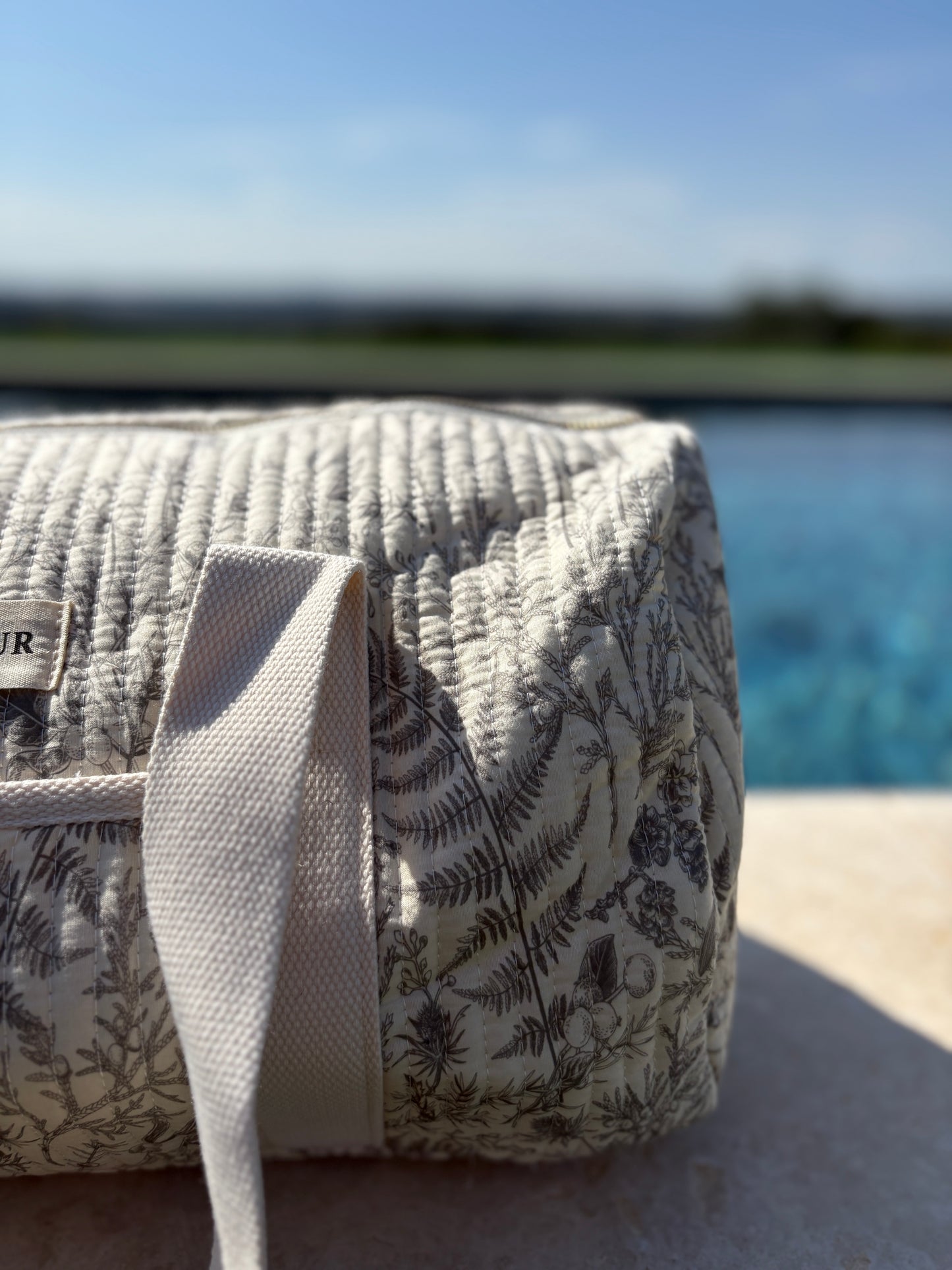 Sac polochon blanc en coton liberty fleuri noir