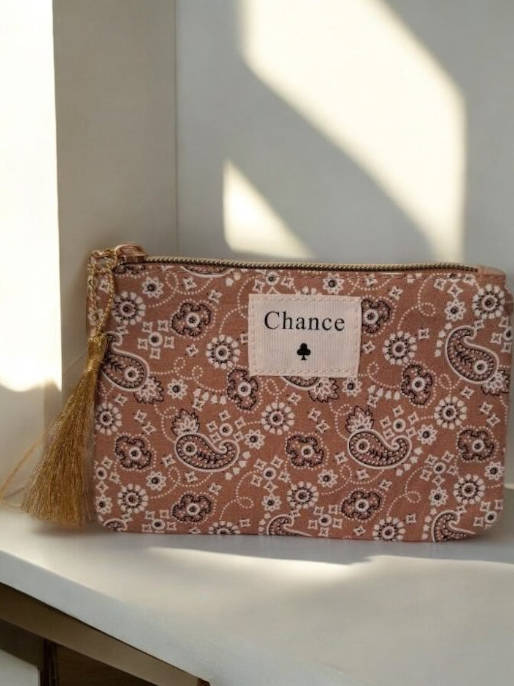 Pochette en tissu ocre rouge motifs bandana “Chance”