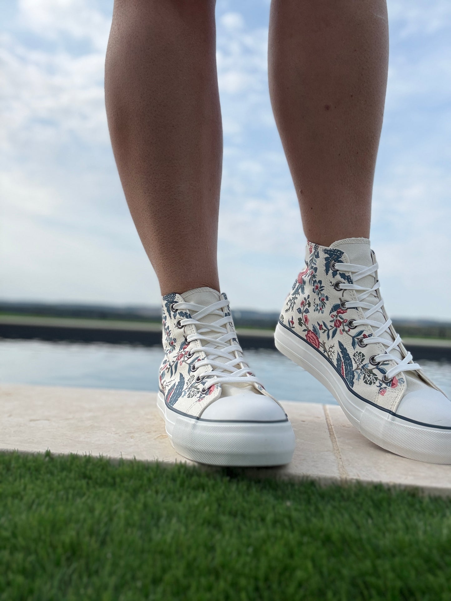Chaussures baskets hautes en toile motif liberty floral style converse