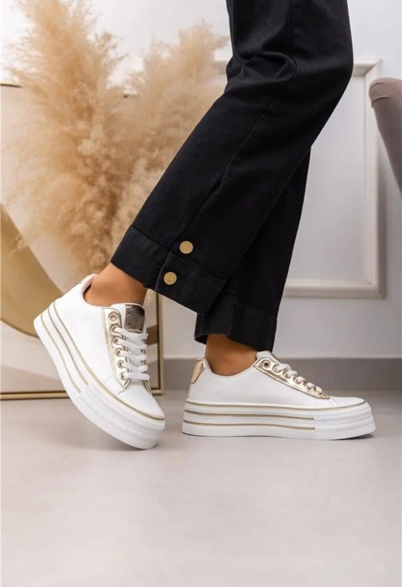 Chaussures baskets basses semelle compensée simili blanc style converse