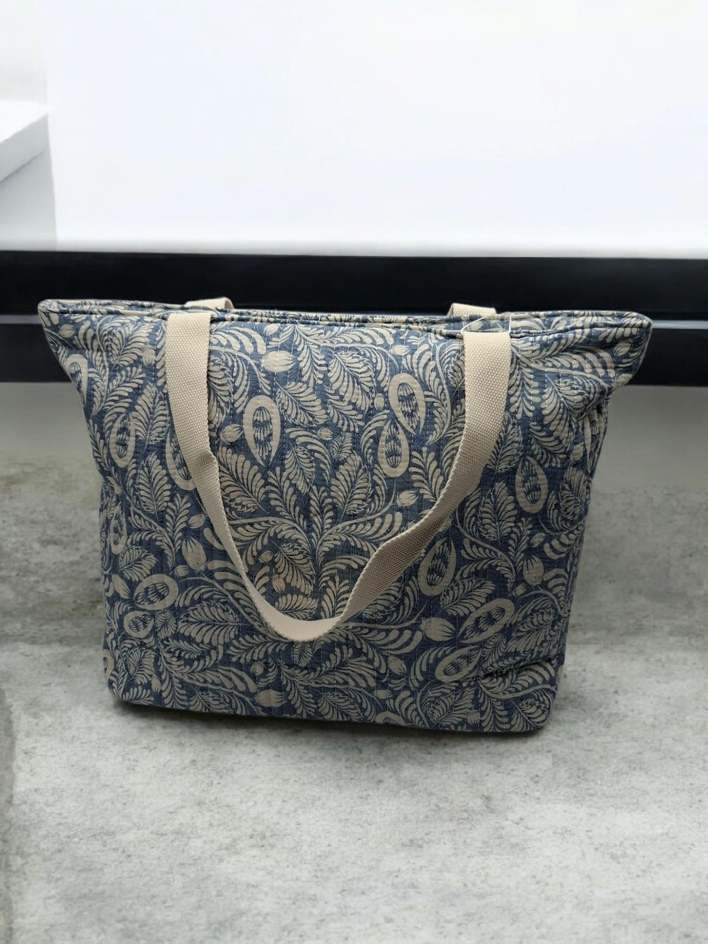 Sac cabas porté épaule coton imprimé toile de jouy feuilles bleues creme