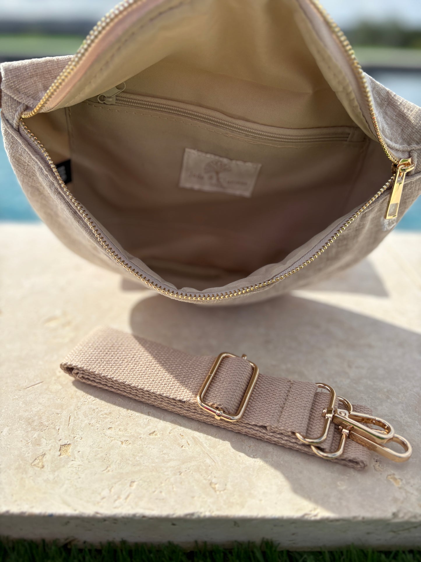 Sac banane en tissu velours texturé beige gris