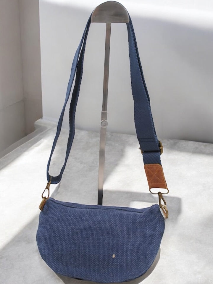 Sac banane en jute bleu denim 1 poche doubles curseurs