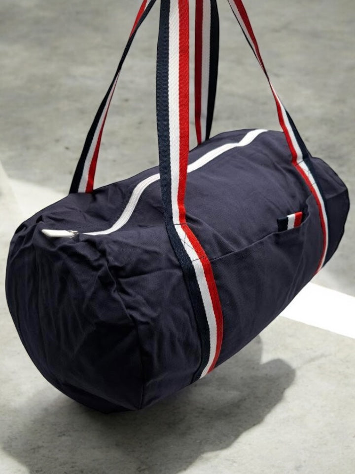 Sac polochon en tissu coton léger bleu marine détails rayés tricolores