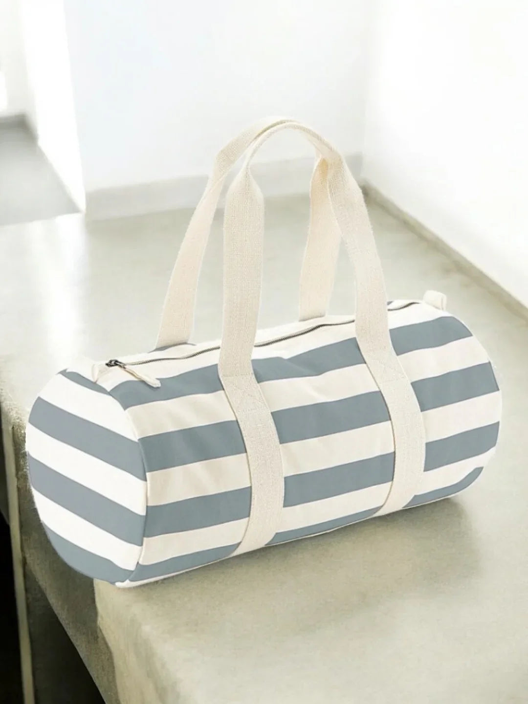 Sac polochon en coton rayé gris et blanc