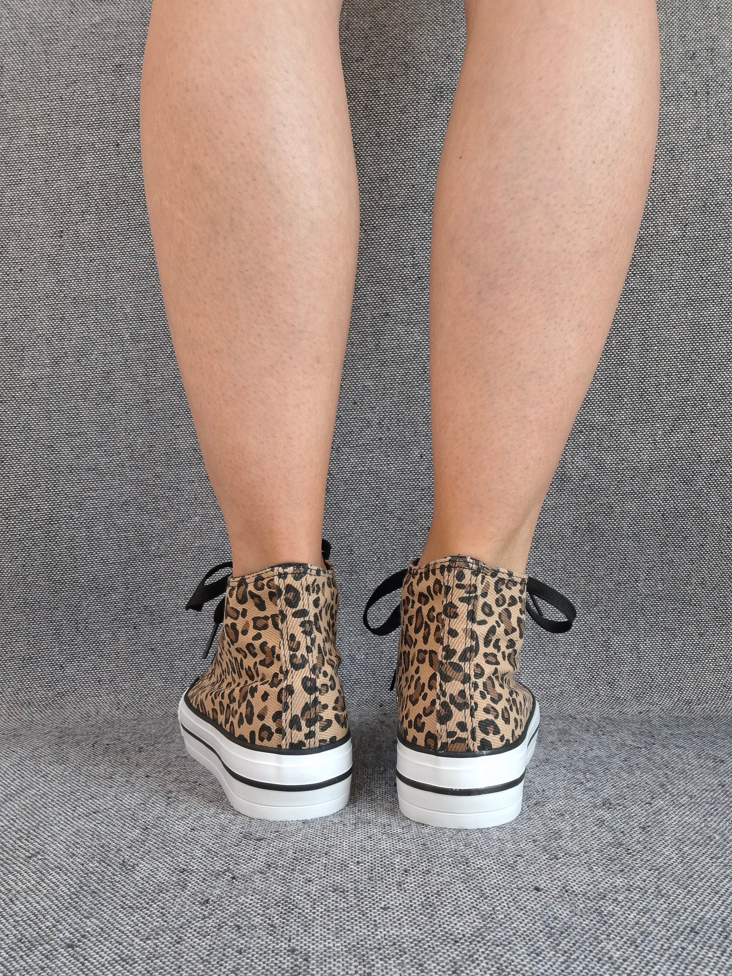 Chaussures baskets hautes léopard marron noir style converse