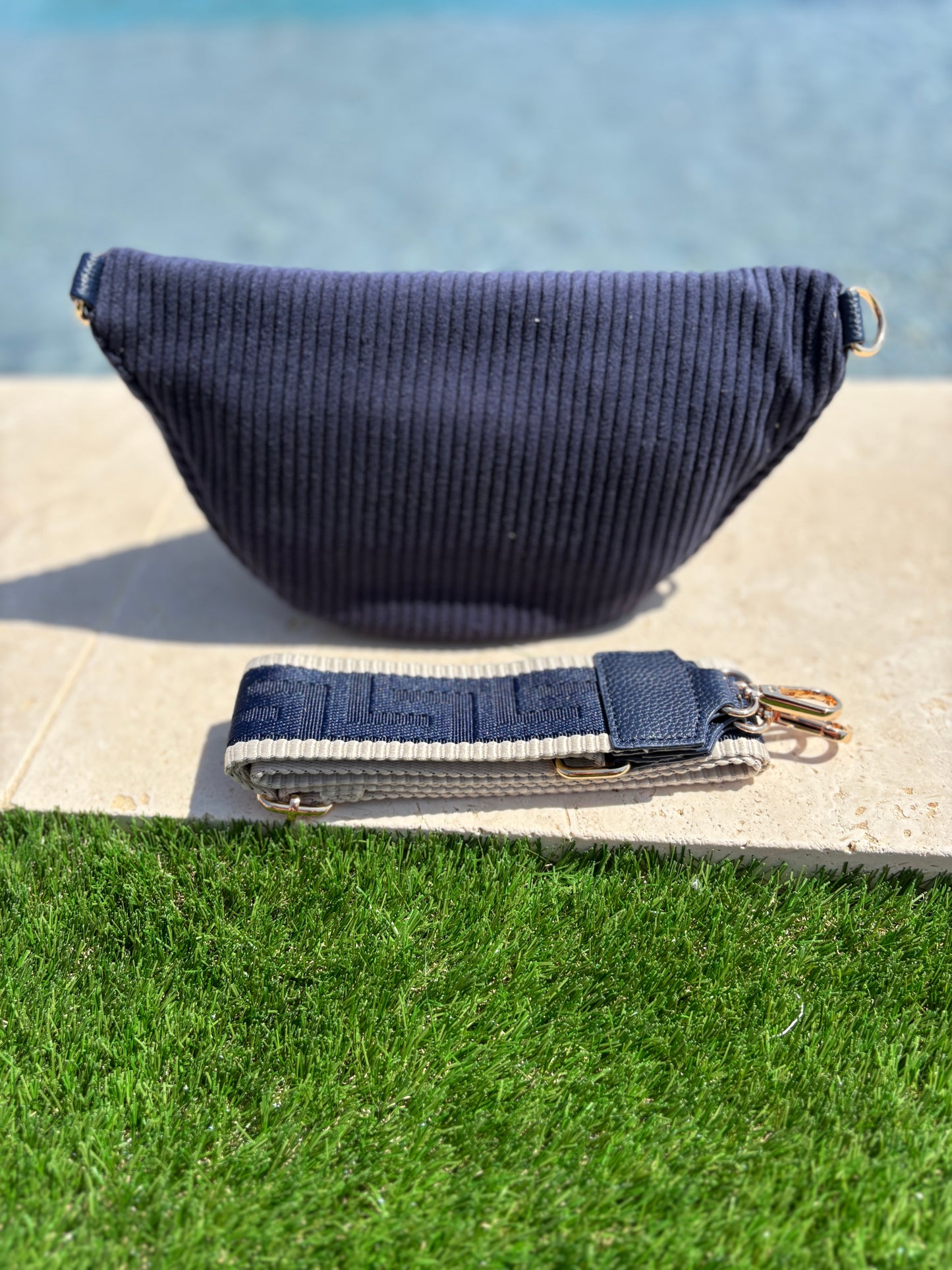 Sac banane velours côtelé 2 poches bleu marine sangle fantaisie