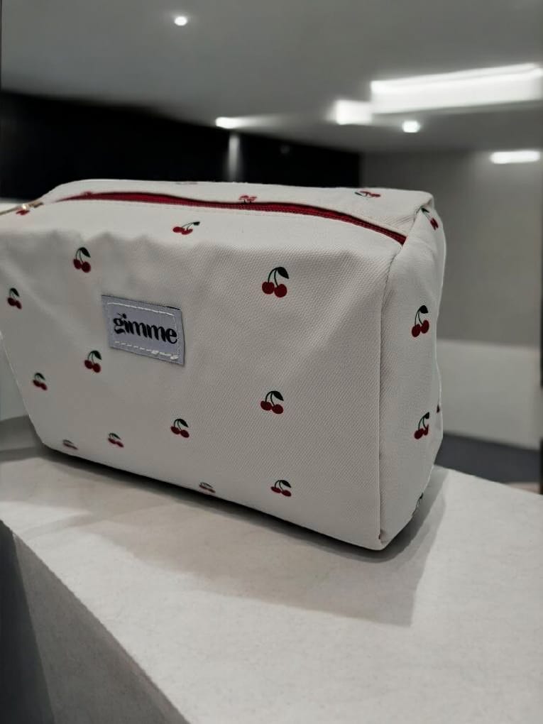 Trousse en tissu imperméable blanc motifs cerises