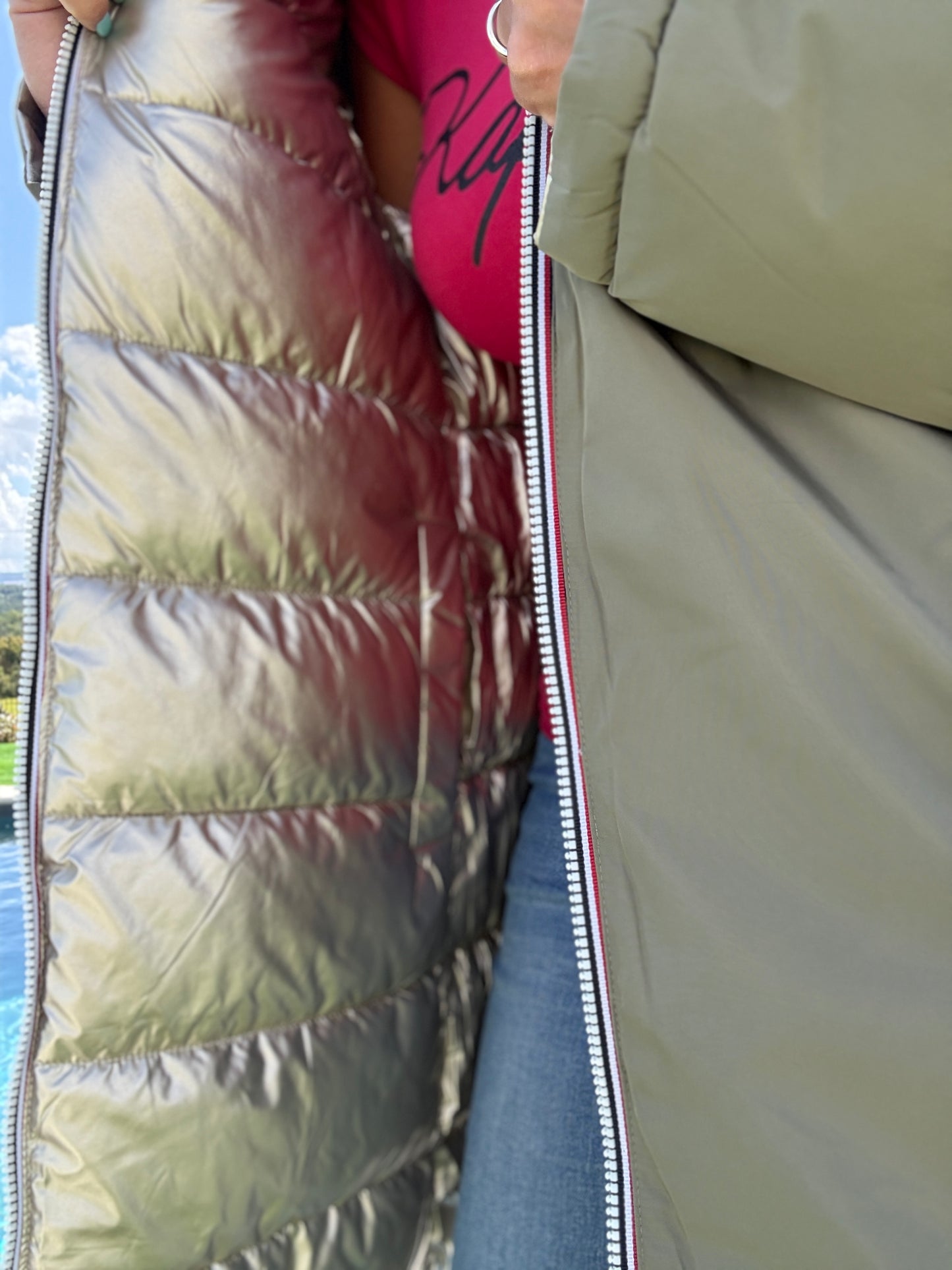 Melya Melody - Manteau long réversible et imperméable matelassé kaki clair/doré - Curvy