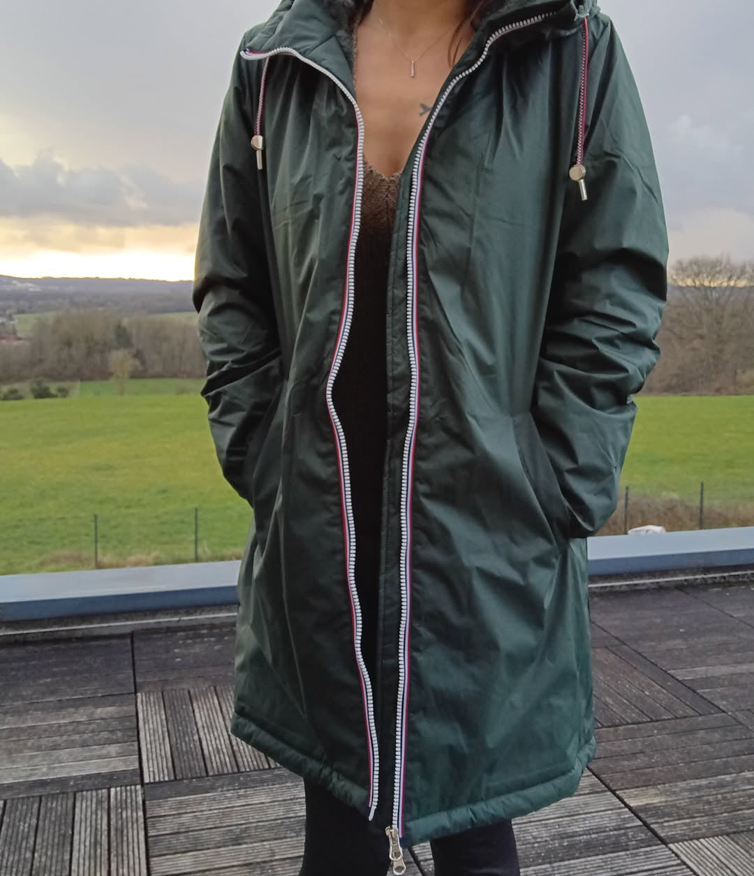 Laura Jo - Imperméable long doublé en fausse fourrure cordon tricolore couleur vert forêt