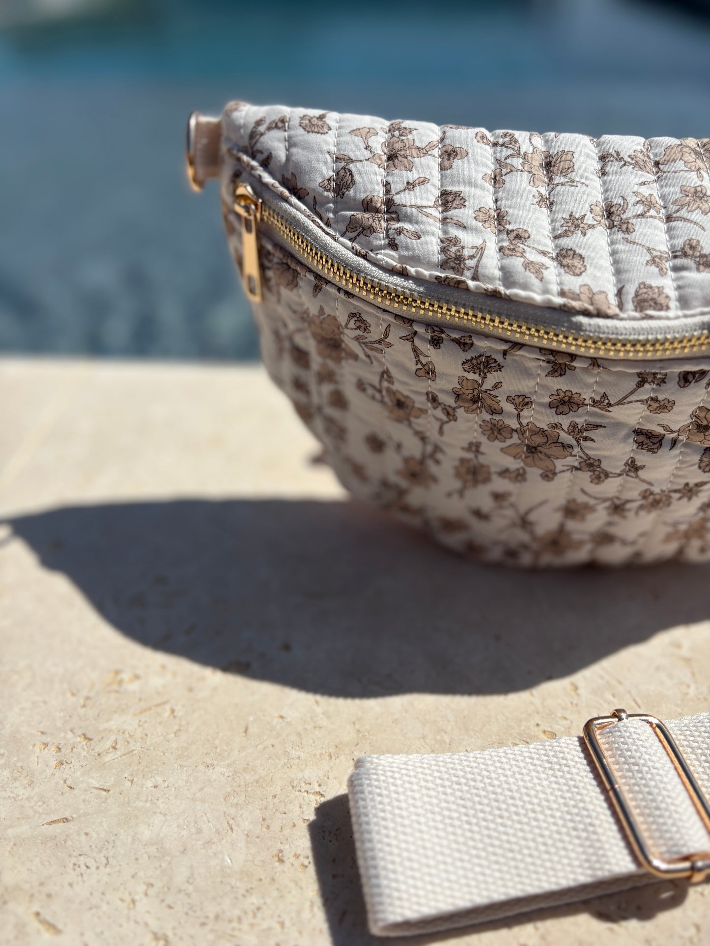 Sac banane en coton matelassé liberty fleuri beige taupe