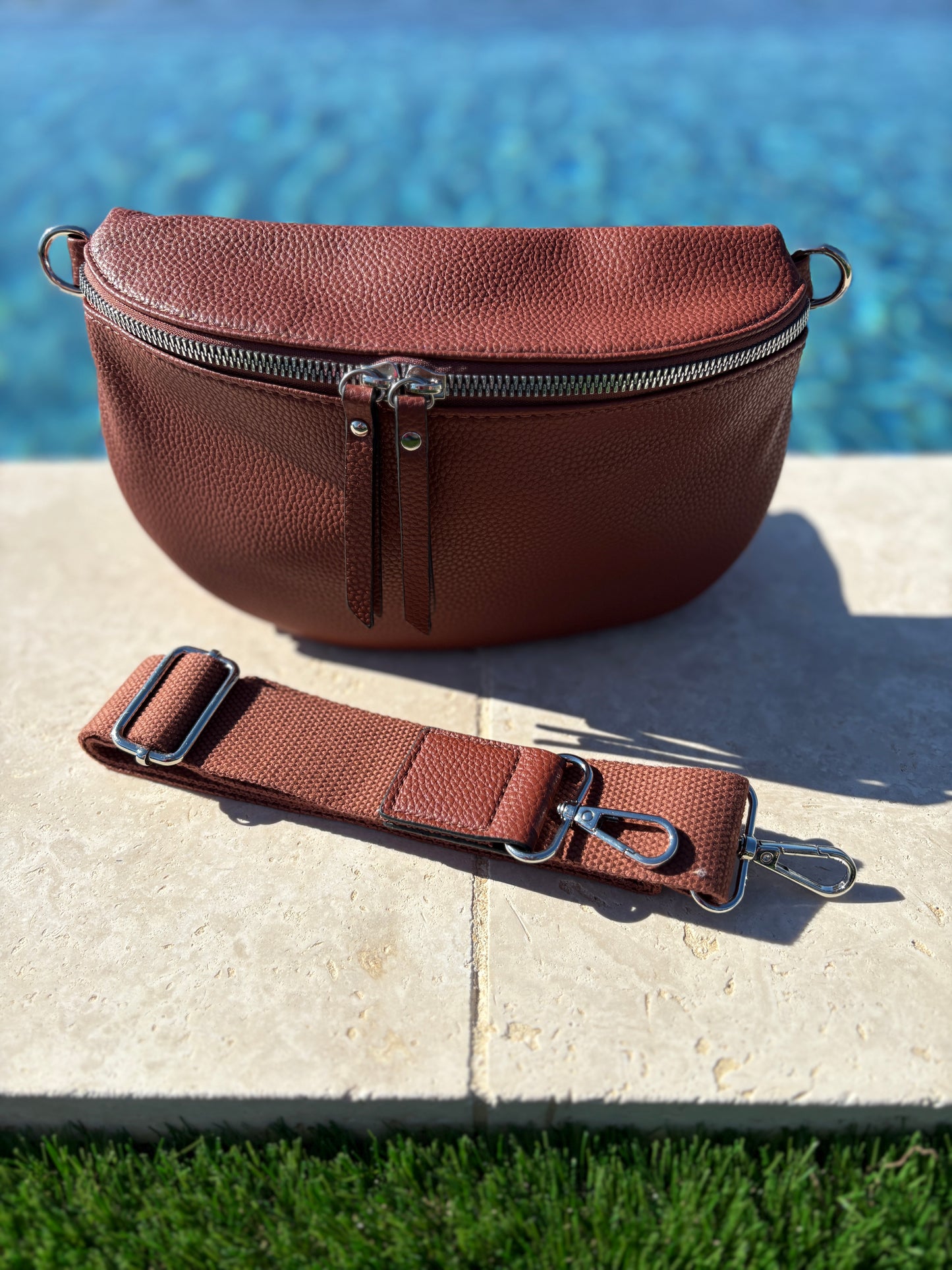 Sac banane simili cuir marron double fermeture