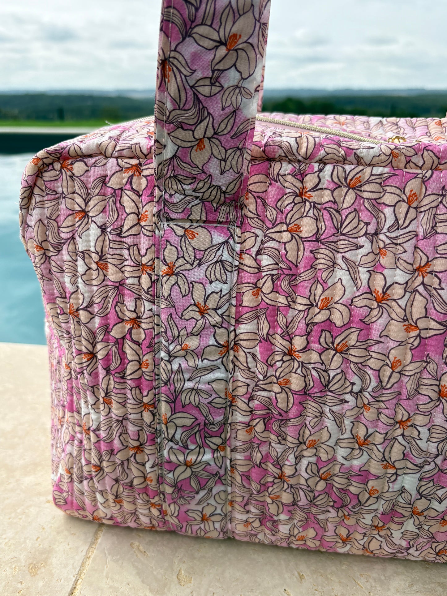 Sac week-end polochon en coton matelassé rose liberty fleuri rose et taupe