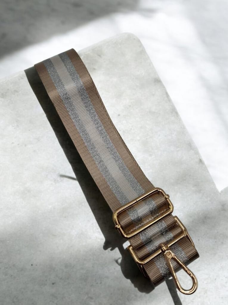 Bandoulière sangle large à rayures verticales taupe gris argenté mousquetons dorés