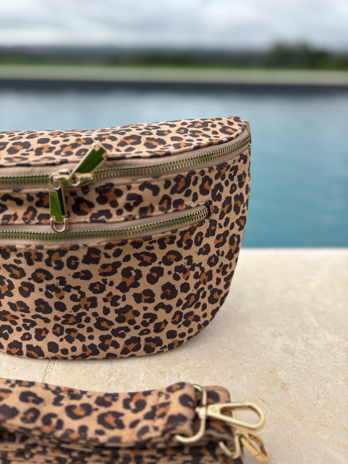 Sac banane tissu doux léopard beige clair 2 poches