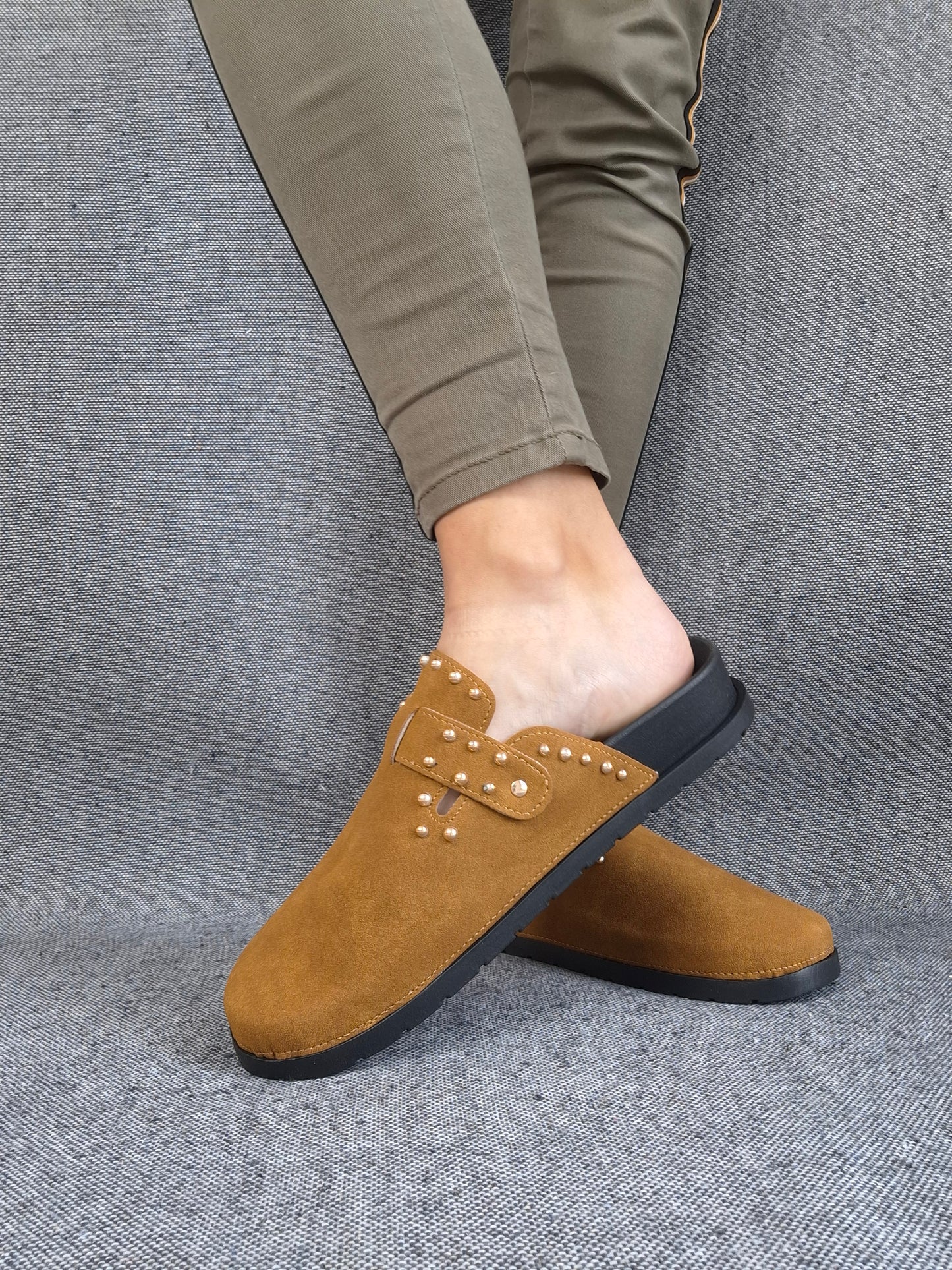Chaussures sandales fermées type birk camel à semelle intérieur noire