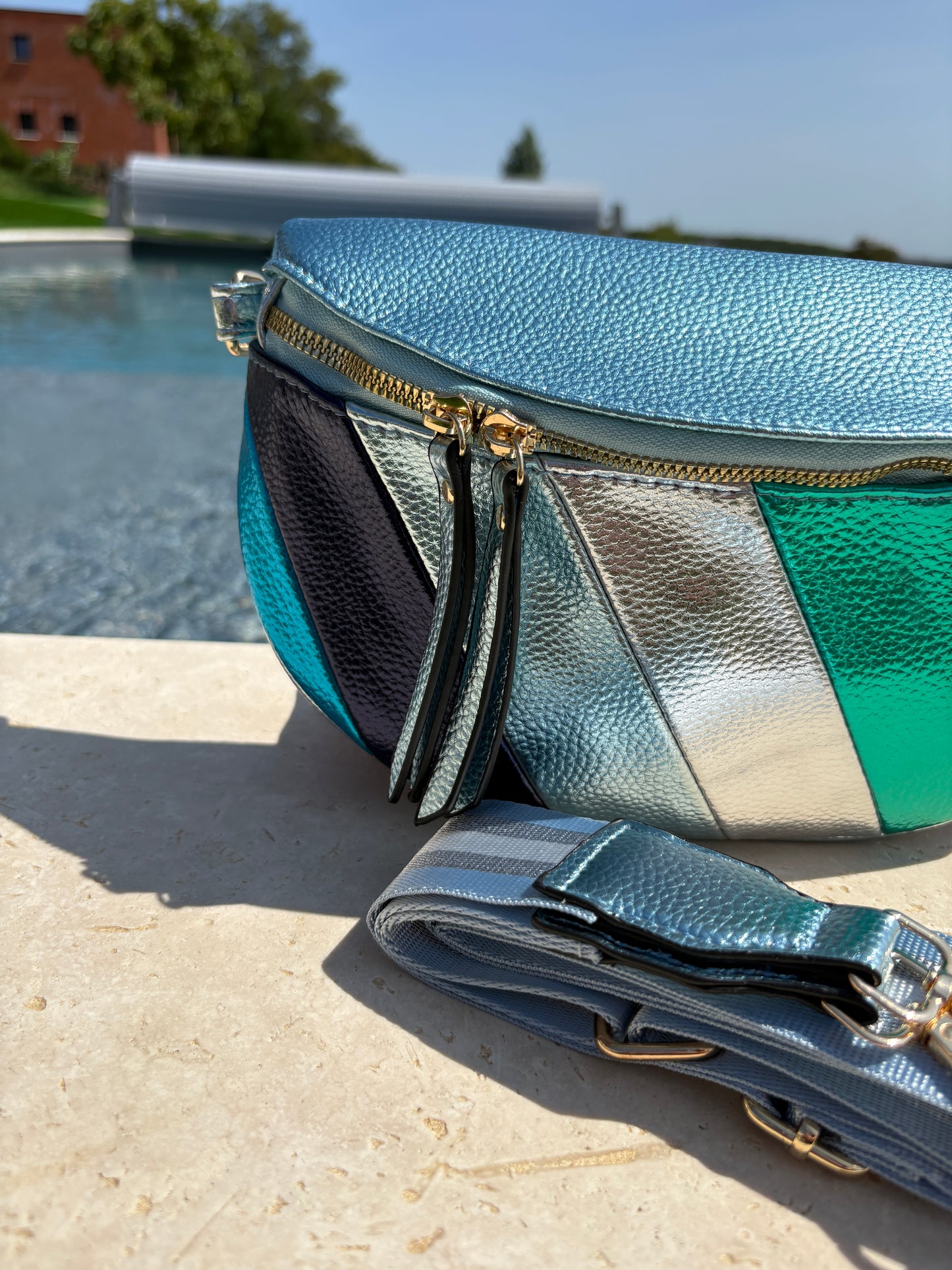 Sac banane simili cuir argenté bleu turquoise