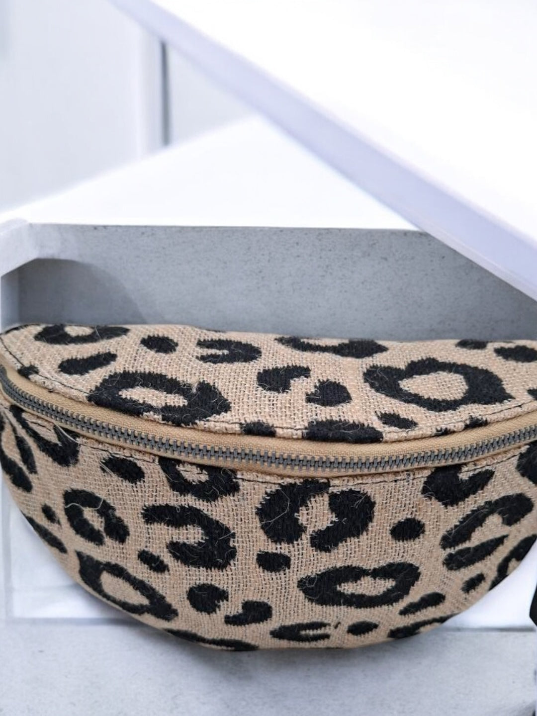 Sac banane une poche en toile de jute léopard noir