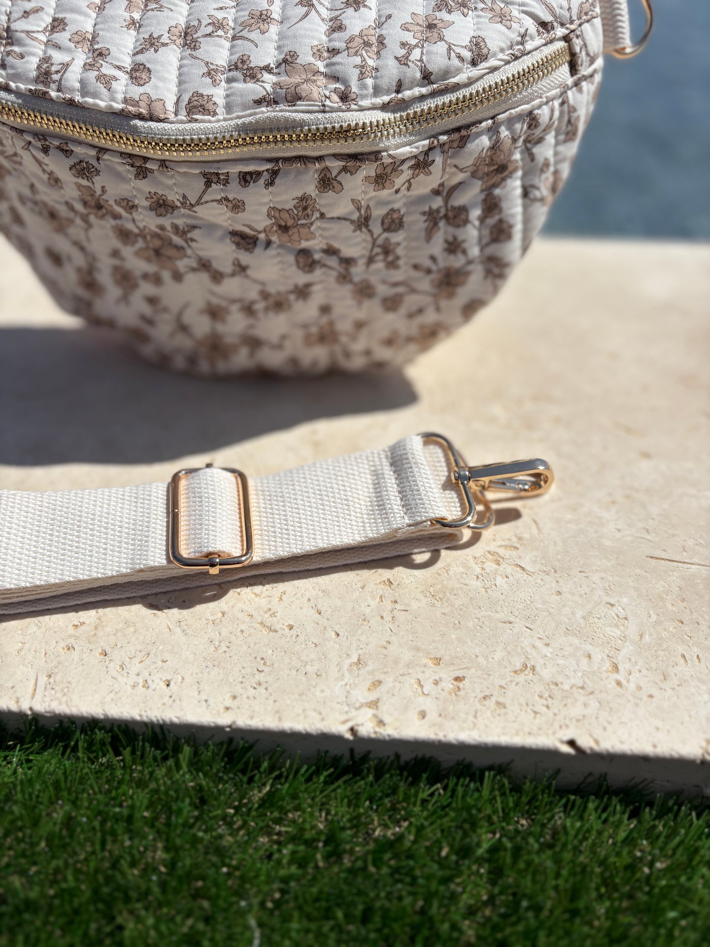 Sac banane en coton matelassé liberty fleuri beige taupe