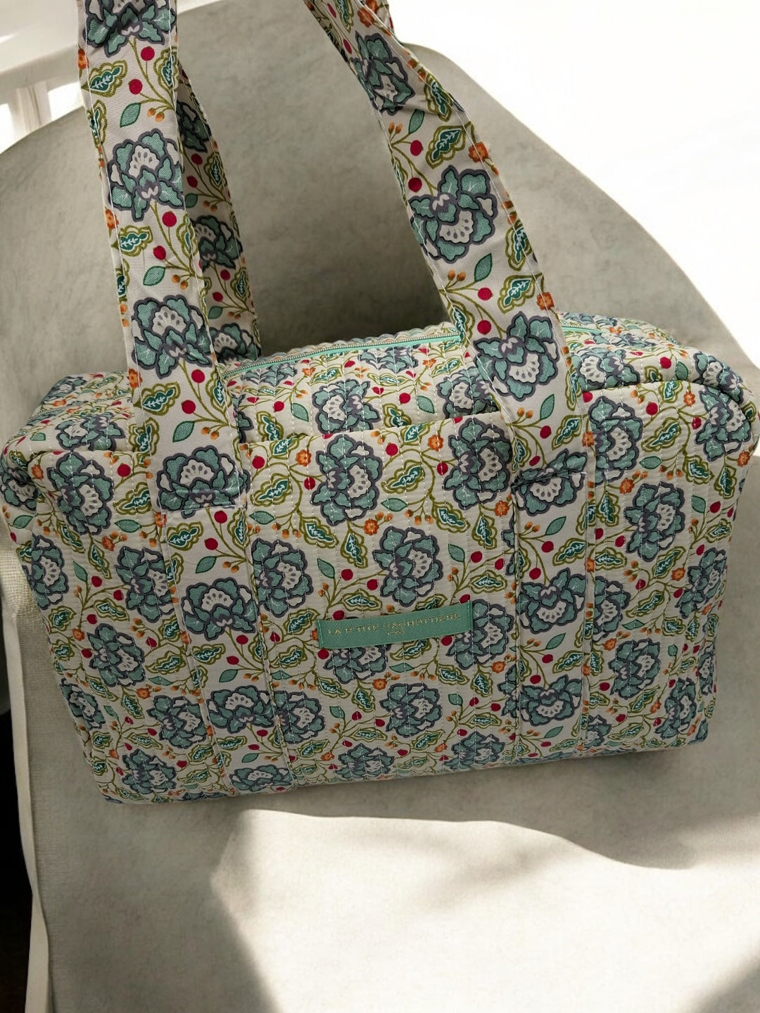 Sac week-end polochon en coton matelassé blanc liberty fleuri jaune et bleu